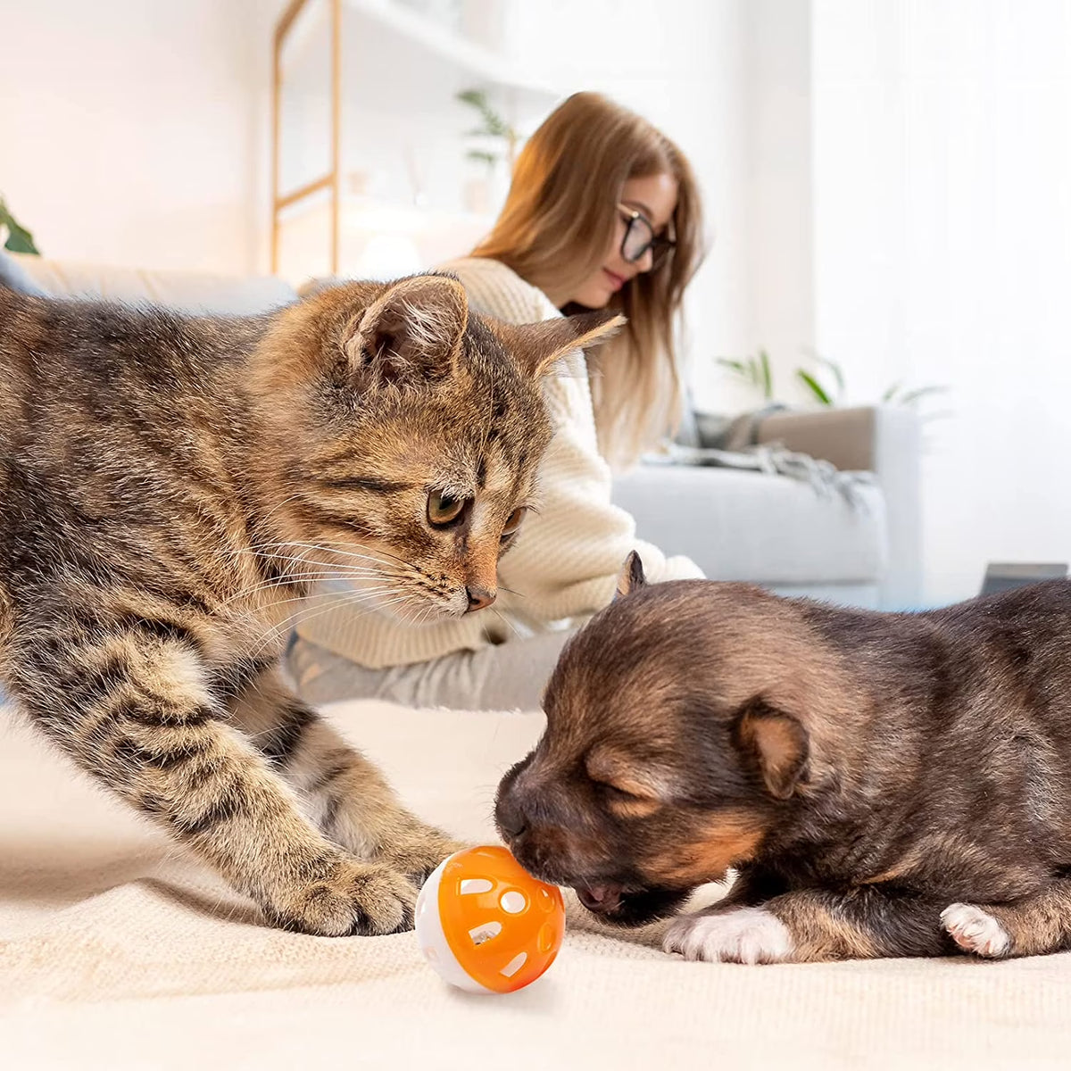 10 Pieces Pet Cat Kitten Play Balls with Jingle Bell Pounce Rattle Toy Random Color