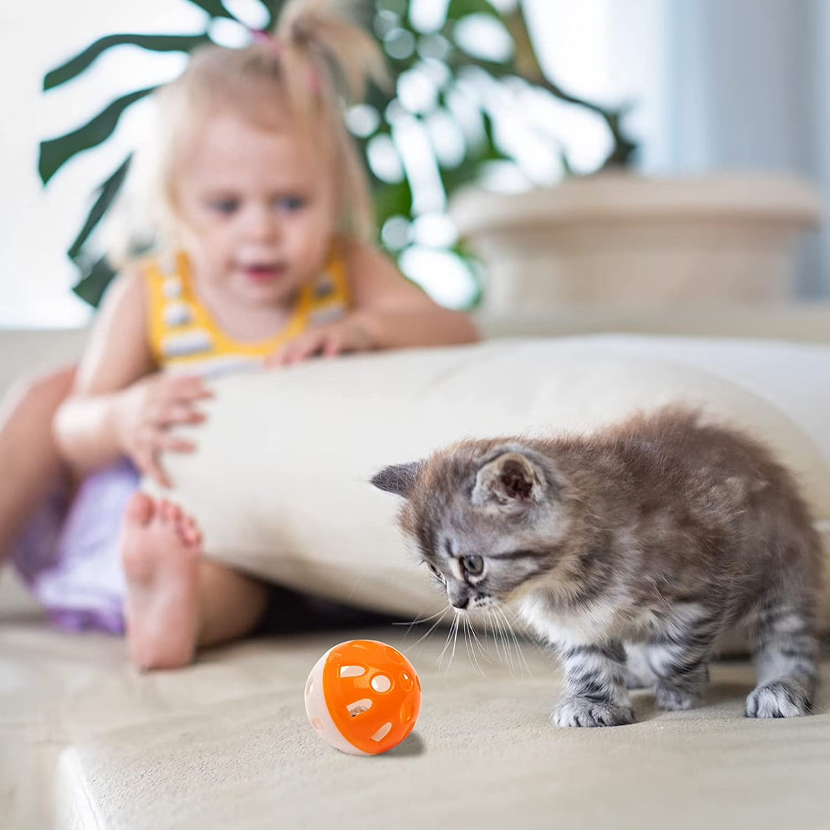 10 Pieces Pet Cat Kitten Play Balls with Jingle Bell Pounce Rattle Toy Random Color